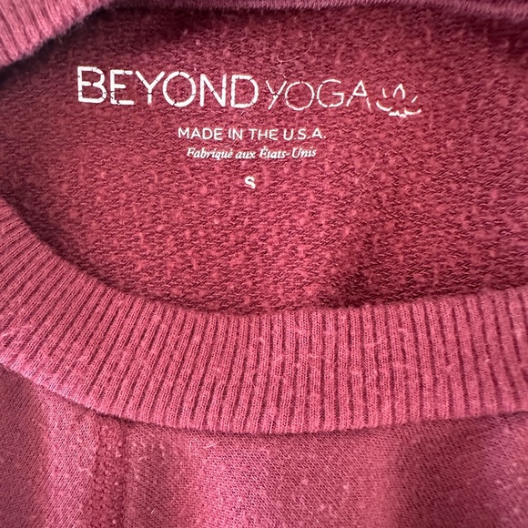 Beyond Yoga Raglan Crew Fleece Pullover in Burgundy - Picture 8 of 8
